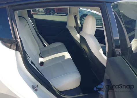 2022 Tesla Model 3 Performance Dual Motor All-Wheel Drive z USA, uszkodzony, nr VIN 5YJ3E1EC8NF124713